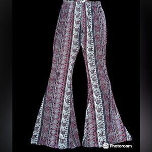 Tres bien sz SM stretchy bell bottom leggings used  elephant India pattern